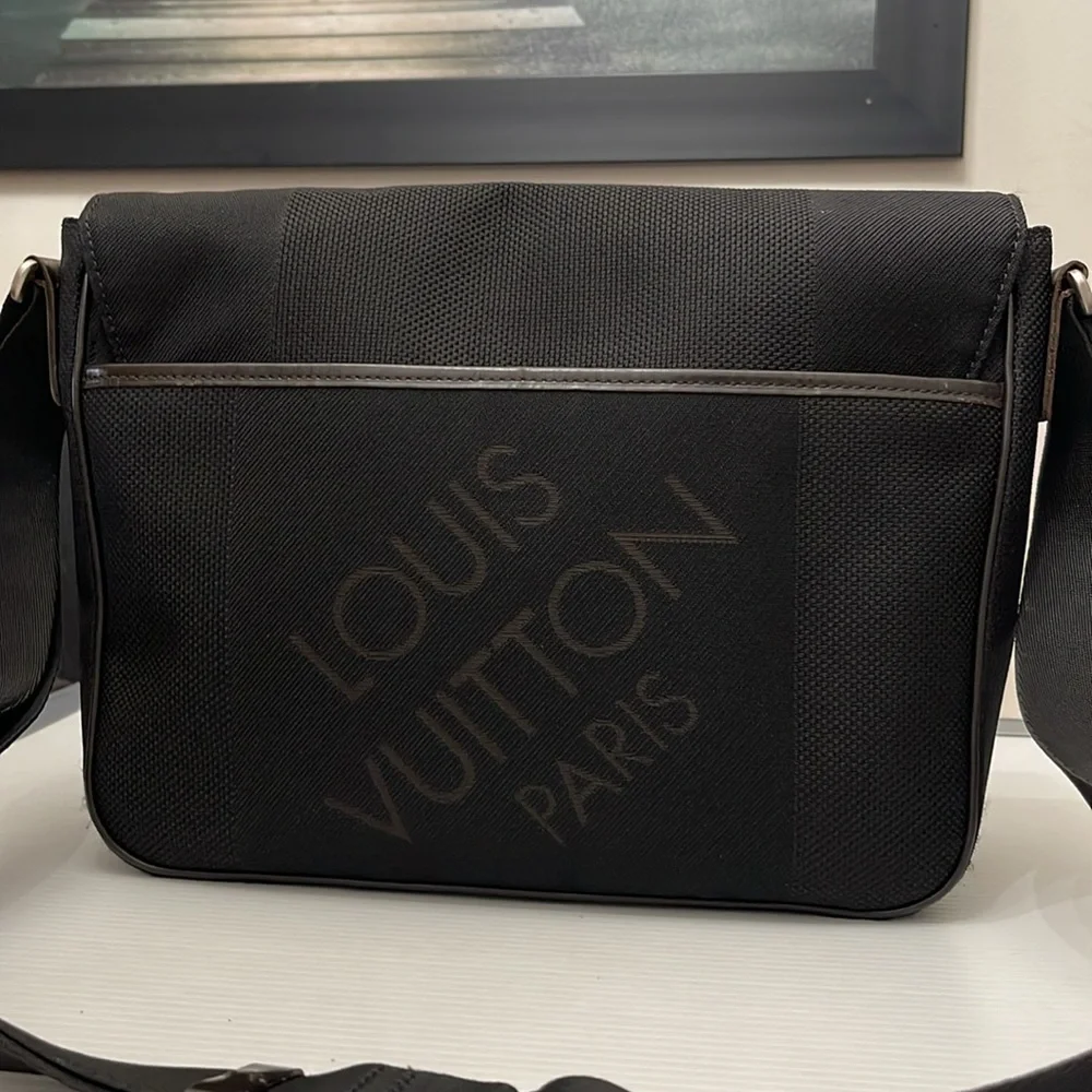 LOUIS VUTTON DAMIER GEANT PETIT MESSENGER BAG SIZE M